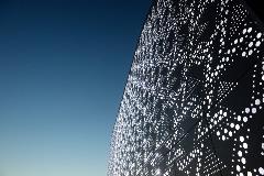 The visual impression has been reinforced with LED lights.