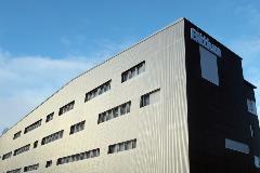 Ruukki’s steel façade lamella Tokyo S18 was used in the building’s façade. The light façade on the southern side reflects radiant heat, thus preventing the building from becoming too hot in the summer. A dark colour has been used on the northern side.