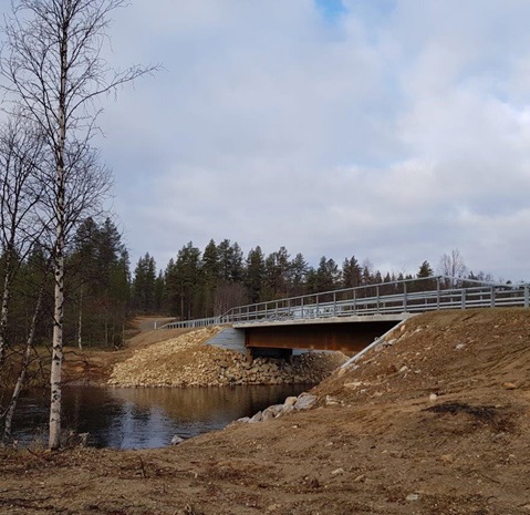 Ruukki Easy Bridge on asennettavissa yhdessä päivässä uusille tai vanhoille perustuksille. Kuva: Tankajoen silta.