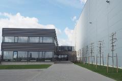 The customer has highly commended the terrace solution between the buildings. 