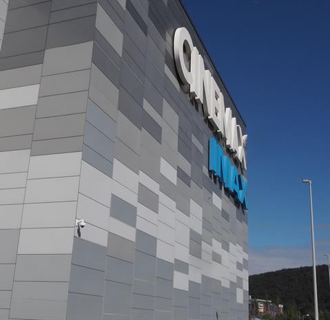 The same Ruukki Forma product was used for the façade of the extension. Despite the gap of a couple of years between the two parts of the building there are no differences in colour tone.  