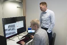 Niklas Svartbäck and Janne Virtanen from Prodlib looking at Ruukki's products.