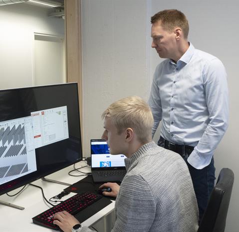 Niklas Svartbäck and Janne Virtanen from Prodlib looking at Ruukki's products.