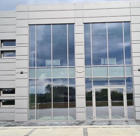 Kasetony Ruukki Liberta 500 na elewacji  siedziby Rzekiecki Coatings